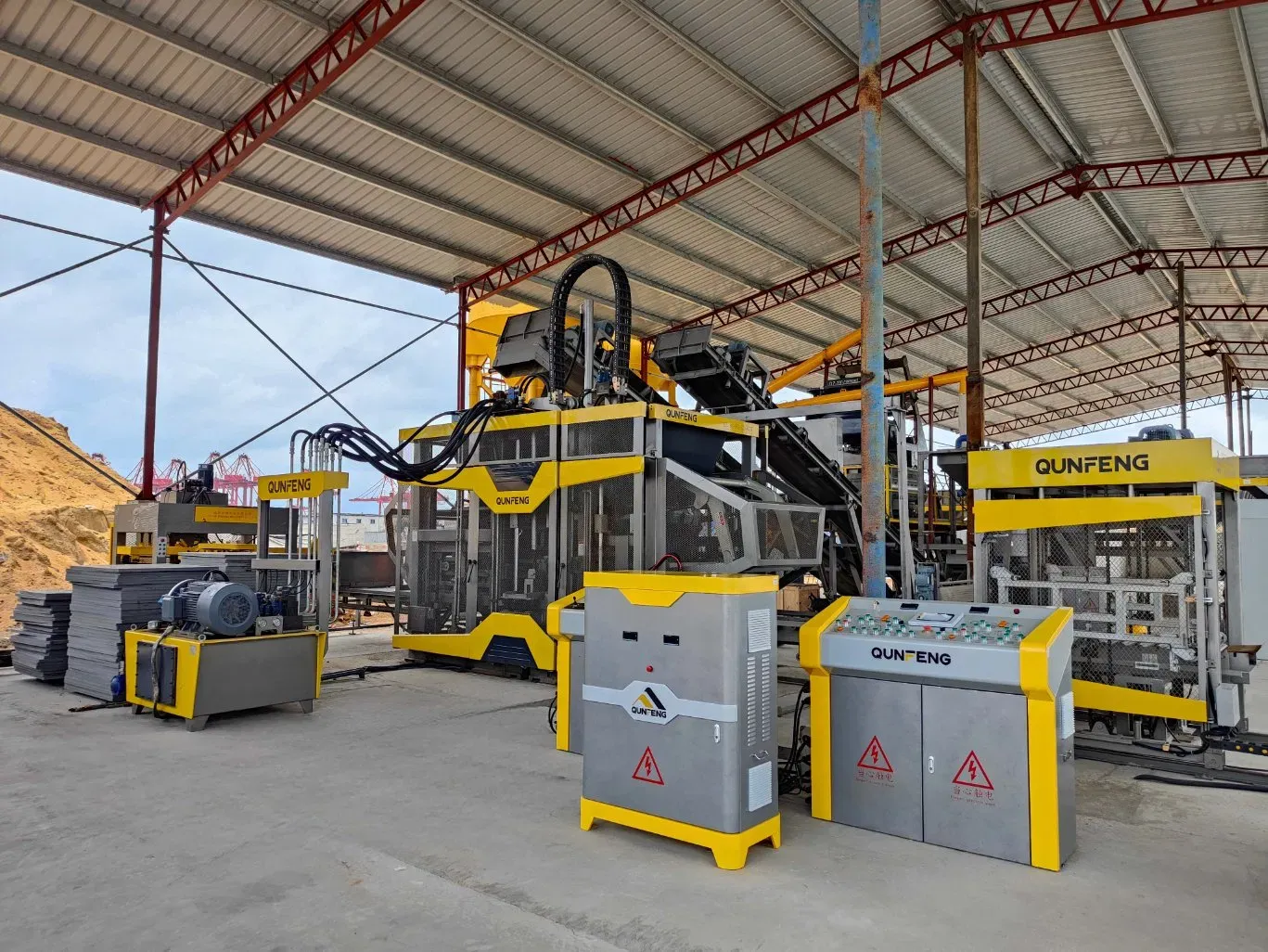 imgi_36_Smart-Concrete-Block-Production-Machine-Automat Concrete Block Production Machine Automatic Block Machine: Enhancing Efficiency and Output - Image 1